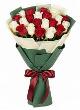 Букет Микс из красных и белых роз в Кара-Тюбе