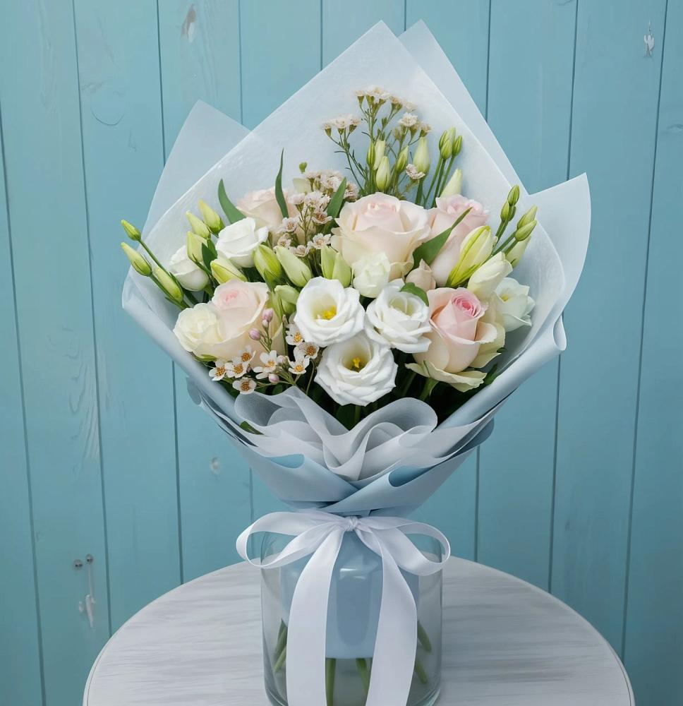 Букет цветов из: Розы и Лизиантусы в Кара-Тюбе