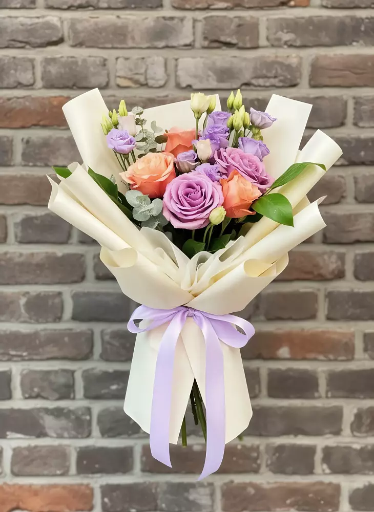 Букет цветов из: Лизиантусы и Розы в Кара-Тюбе