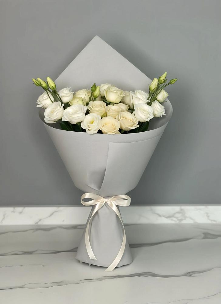 Букет цветов из: Розы и Лизиантусы в Кара-Тюбе