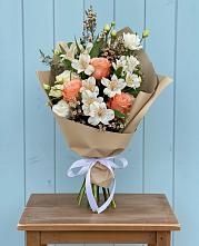 Букет цветов из:  Альстромерии, Лизиантусы, Розы и Хризантемы в Кара-Тюбе