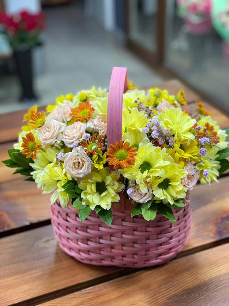 Цветочная композиция из Хризантемы и Розы в корзине в Кара-Тюбе