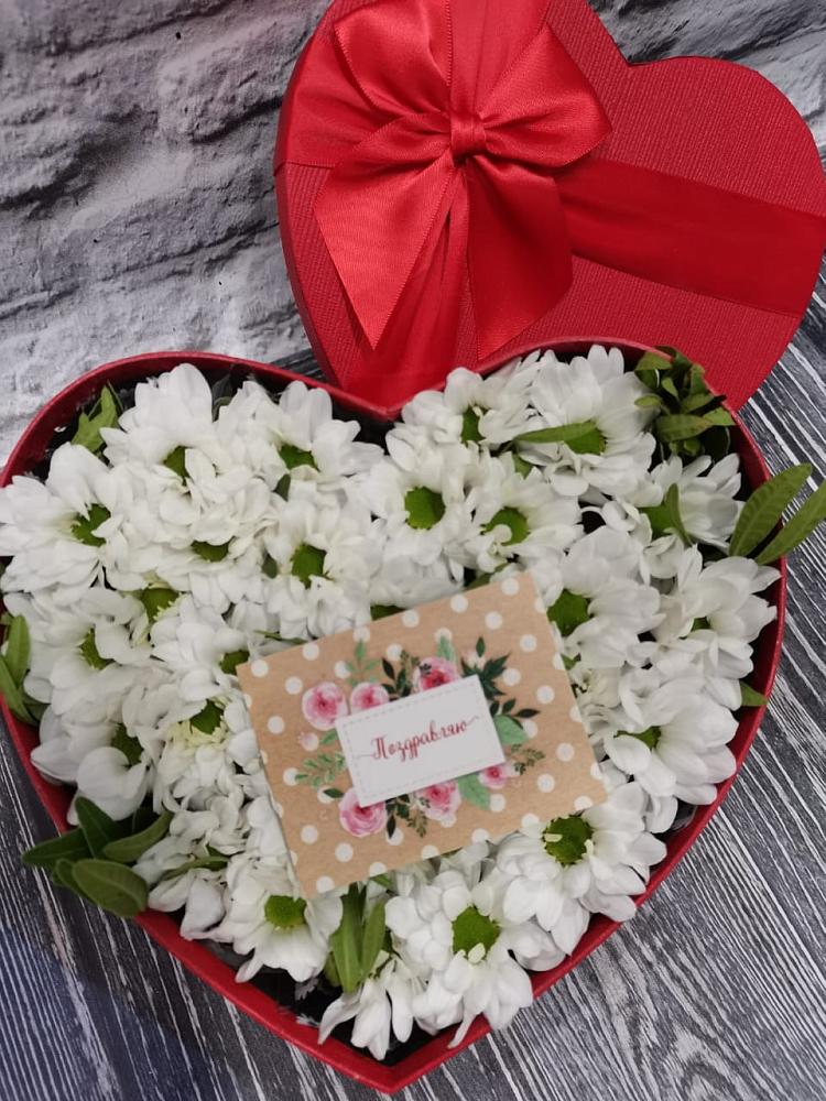 Цветочная композиция из Хризантемы в виде сердца в Кара-Тюбе